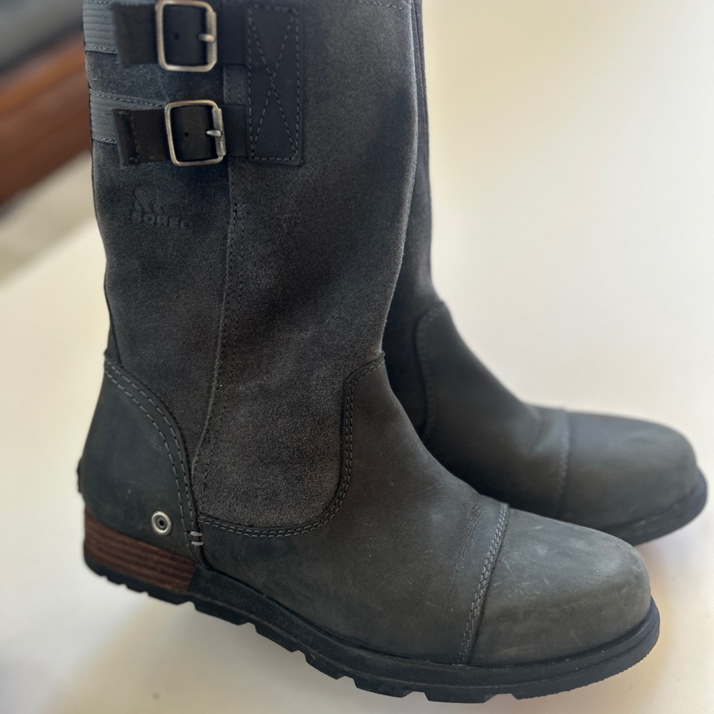 Sorel Women’s Gray Leather Suede Boots